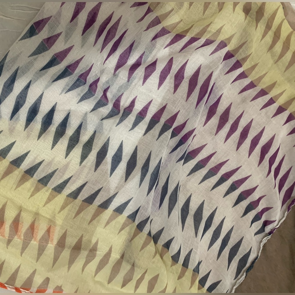 Geometric pattern scarf - Picture 5 of 5